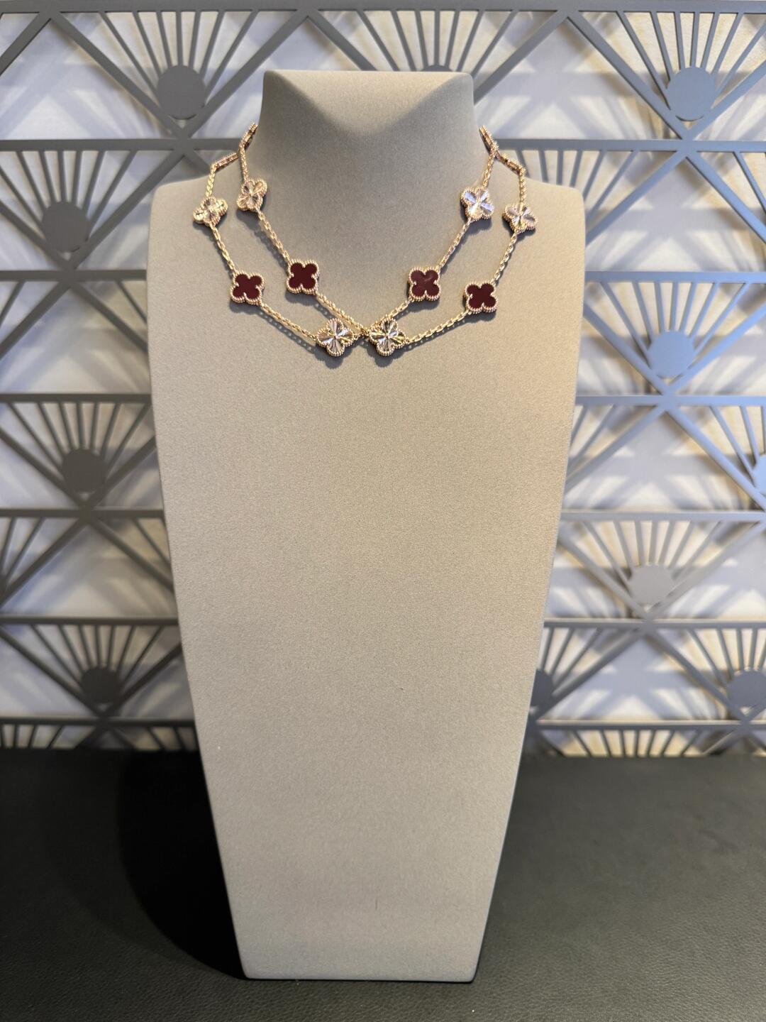 [Royal&Vicky]CLOVER 20 MOTIFS LASER CARNELIAN NECKLACE