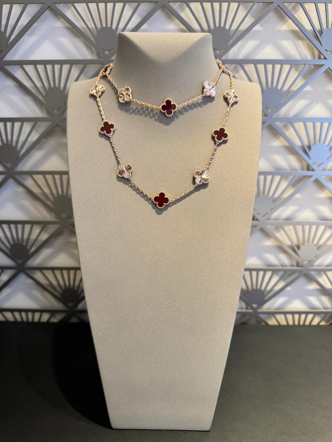 [Royal&Vicky]CLOVER 20 MOTIFS LASER CARNELIAN NECKLACE