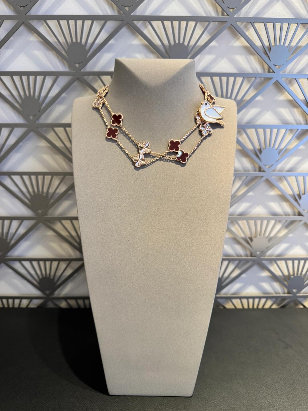 [Royal&Vicky]CLOVER 20 MOTIFS LASER CARNELIAN NECKLACE