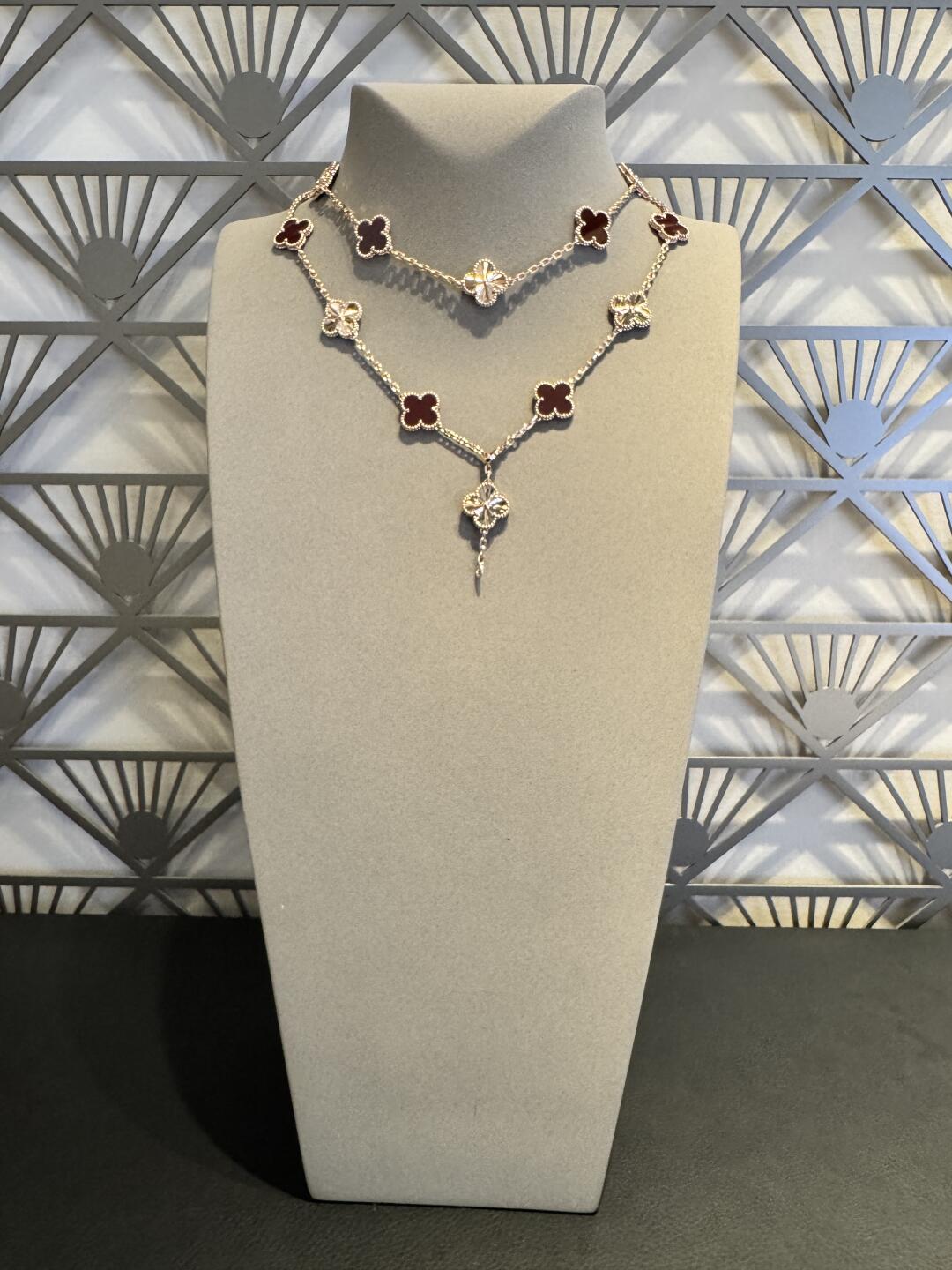 [Royal&Vicky]CLOVER 20 MOTIFS LASER CARNELIAN NECKLACE