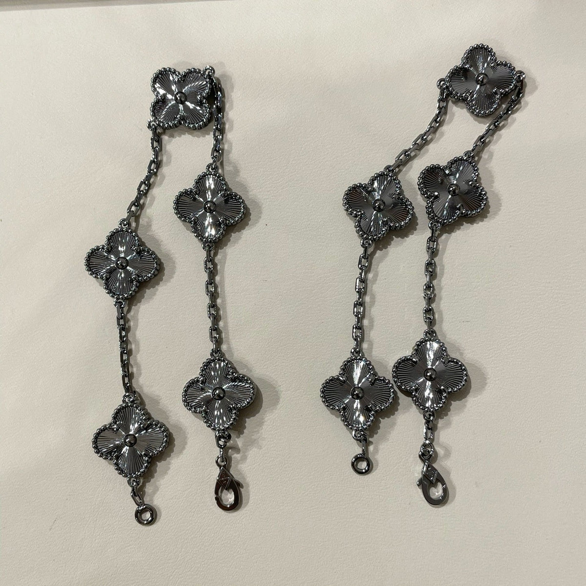 [Royal&Vicky]CLOVER 5 MOTIF BLACK BRACELET