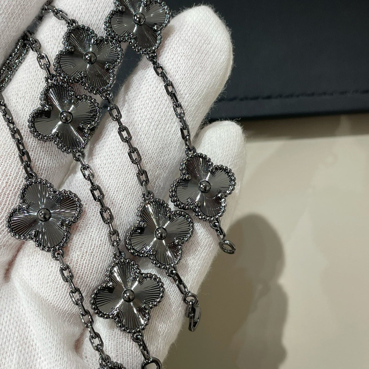 [Royal&Vicky]CLOVER 5 MOTIF BLACK BRACELET