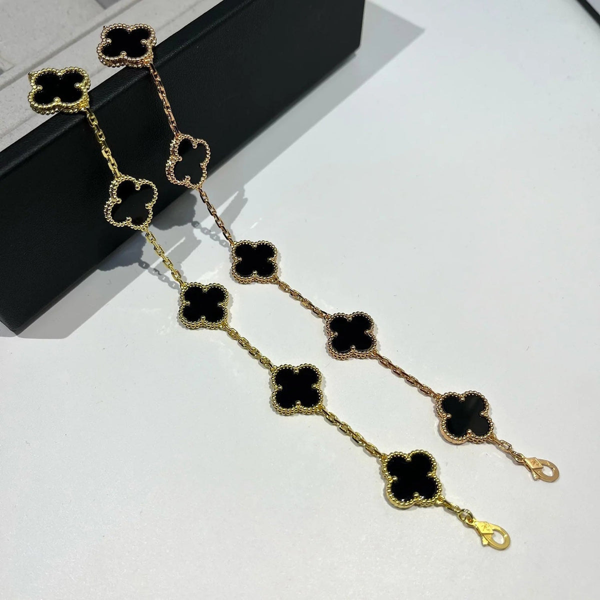 [Royal&Vicky]LUCKY CLOVER 5-MOTIF BRACELET - BLACK OXNY COLLECTION
