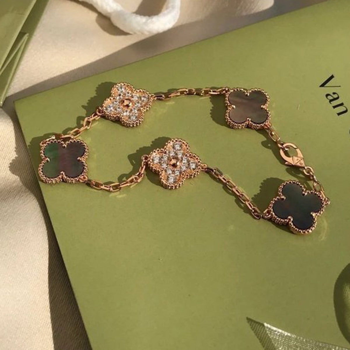 [Royal&Vicky]LUCKY CLOVER 5-MOTIF BRACELET - GREY MOTHER-OF-PEARL COLLECTION