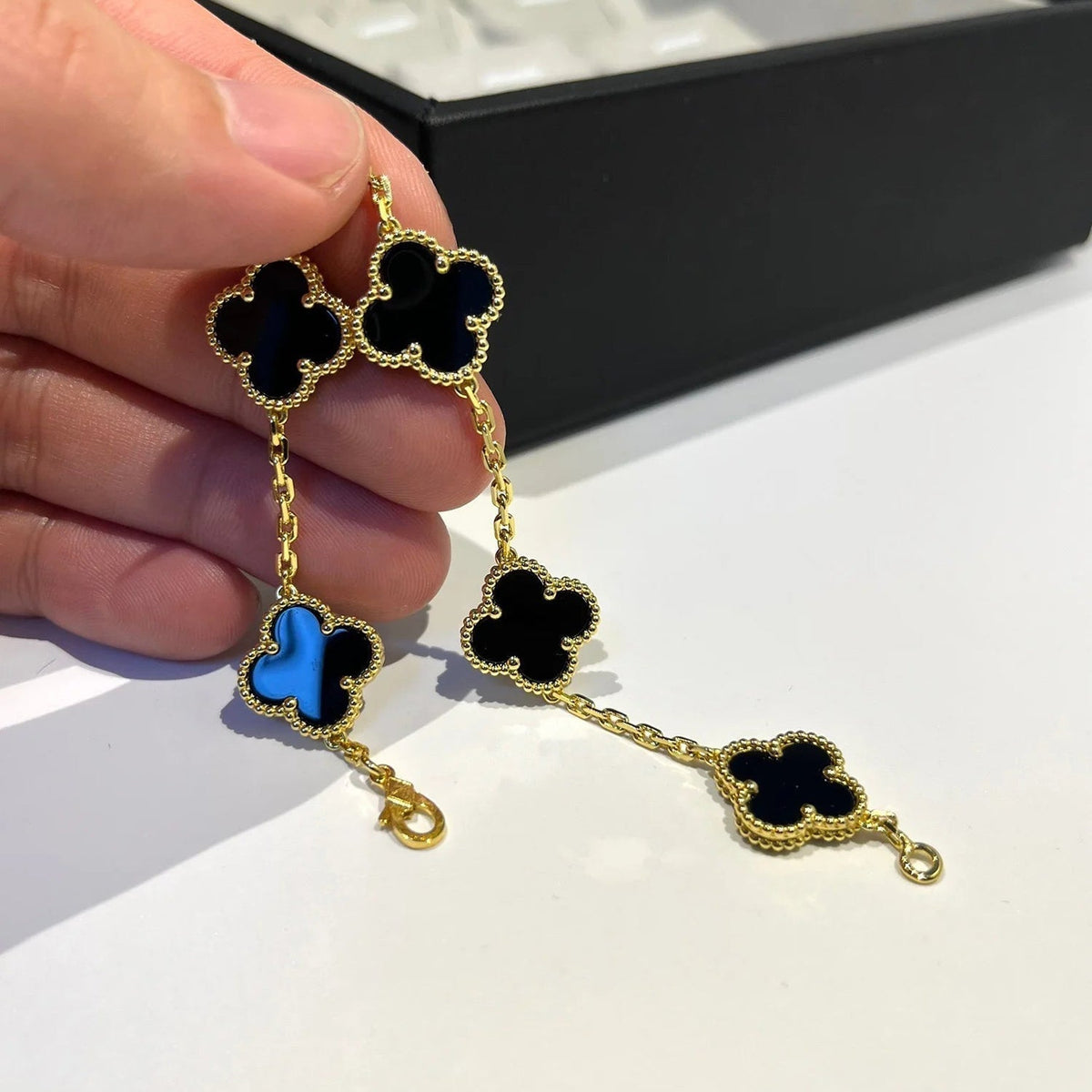 [Royal&Vicky]LUCKY CLOVER 5-MOTIF BRACELET - BLACK OXNY COLLECTION
