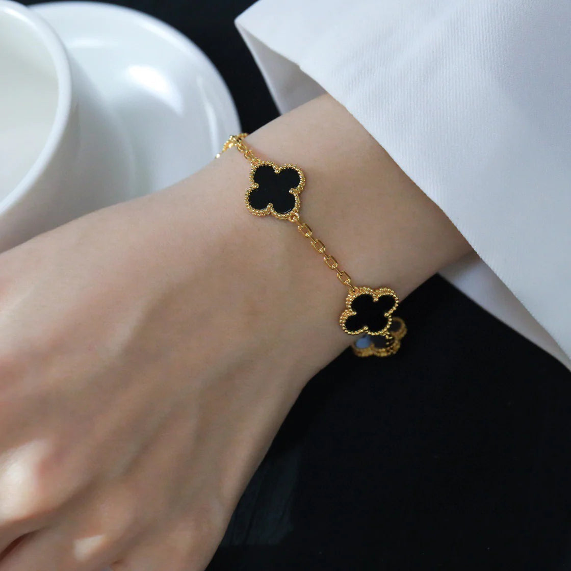 [Royal&Vicky]LUCKY CLOVER 5-MOTIF BRACELET - BLACK OXNY COLLECTION