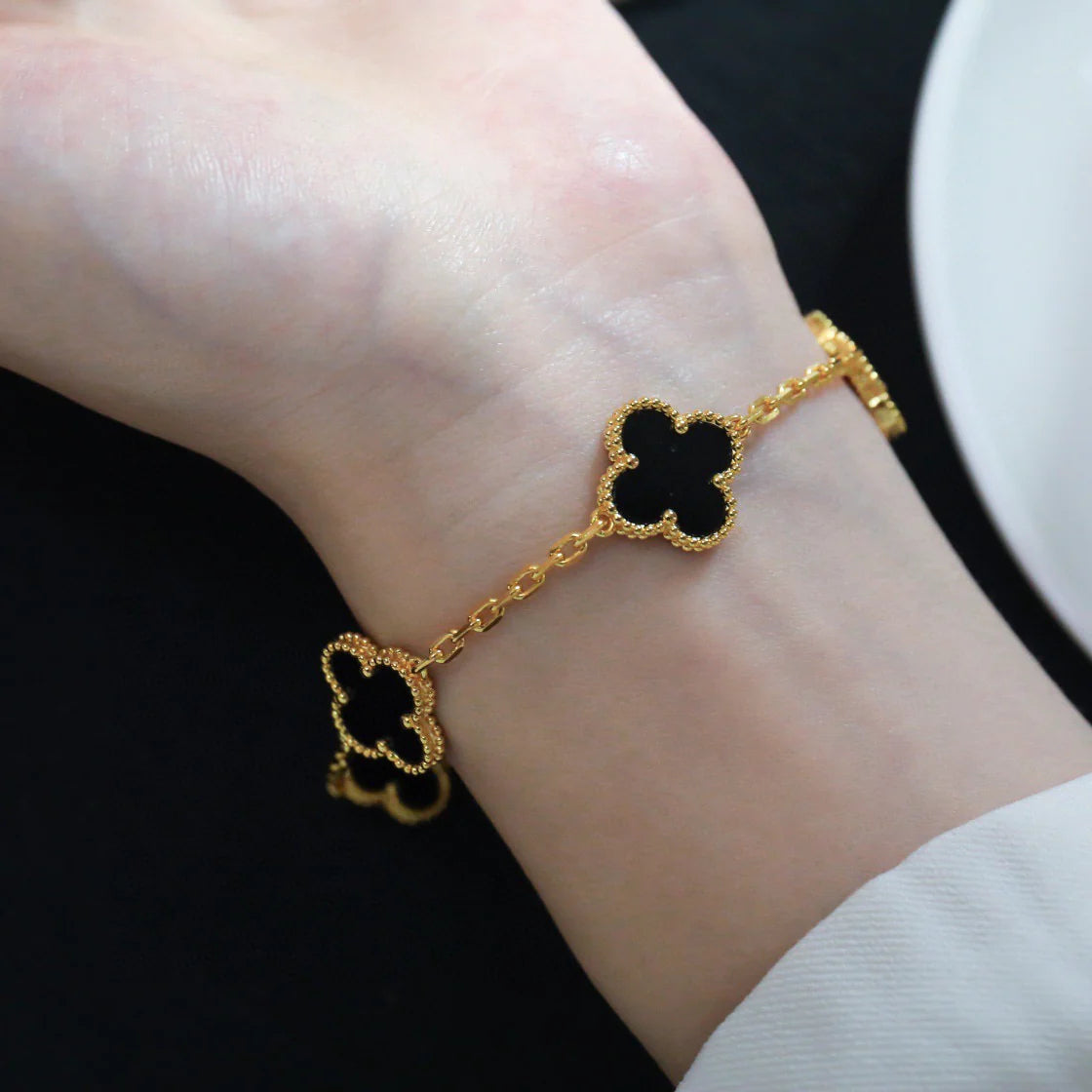 [Royal&Vicky]LUCKY CLOVER 5-MOTIF BRACELET - BLACK OXNY COLLECTION