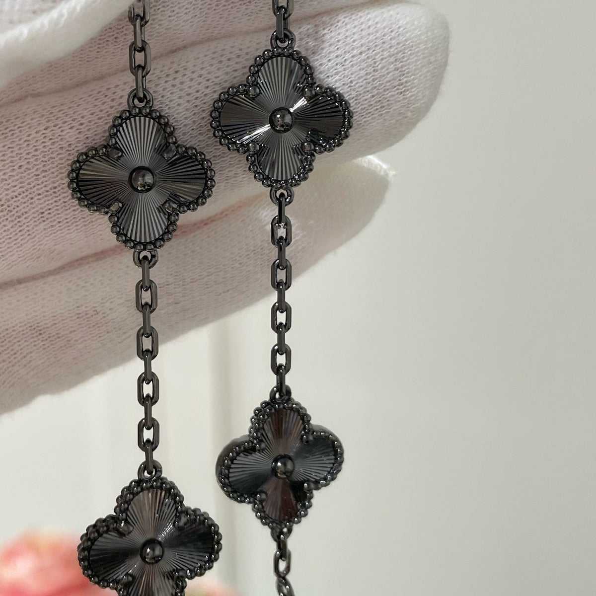 [Royal&Vicky]CLOVER 5 MOTIF BLACK BRACELET
