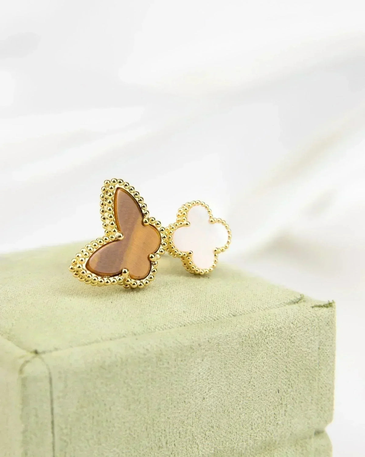 [Royal&Vicky]LUCKY BETWEEN THE FINGER RING