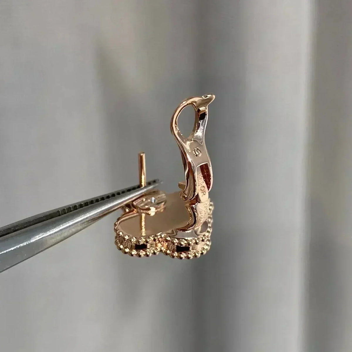 [Royal&Vicky]CLOVER MEDIUM 1 MOTIFS  PINK MOP DIAMOND EARRINGS