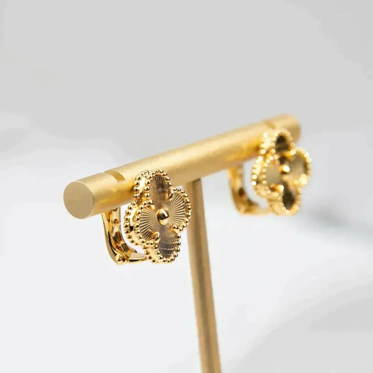 [Royal&Vicky]CLOVER MEDIUM 1 MOTIFS LASER EARRINGS