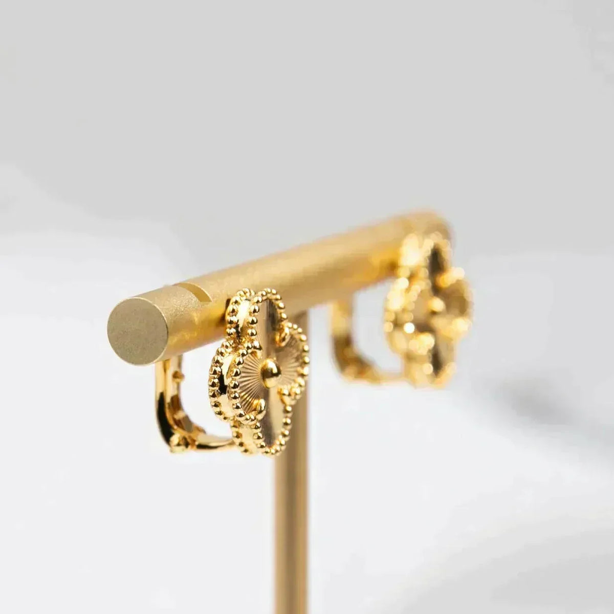 [Royal&Vicky]CLOVER MEDIUM 1 MOTIFS LASER EARRINGS