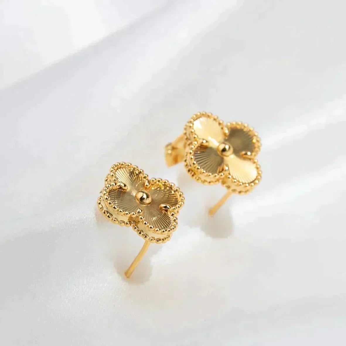 [Royal&Vicky]CLOVER MEDIUM 1 MOTIFS LASER EARRINGS