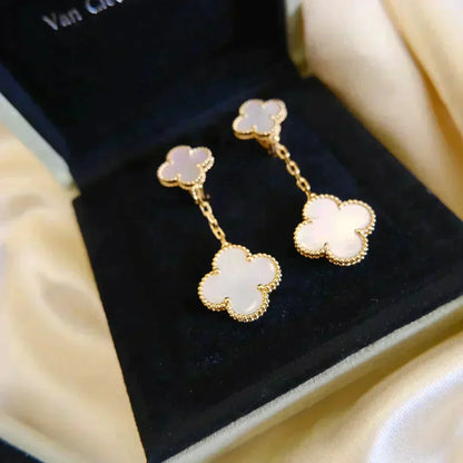 [Royal&Vicky]CLOVER 2 MOTIF WHITE MOP EARRINGS