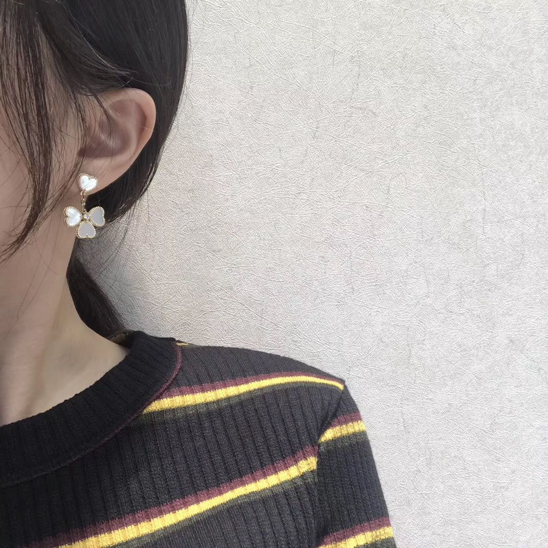 [Royal&Vicky]CLOVER SWEET WHITE MOP EARRINGS