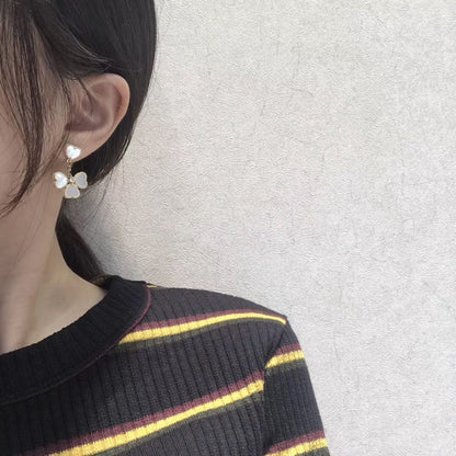 [Royal&Vicky]CLOVER SWEET WHITE MOP EARRINGS