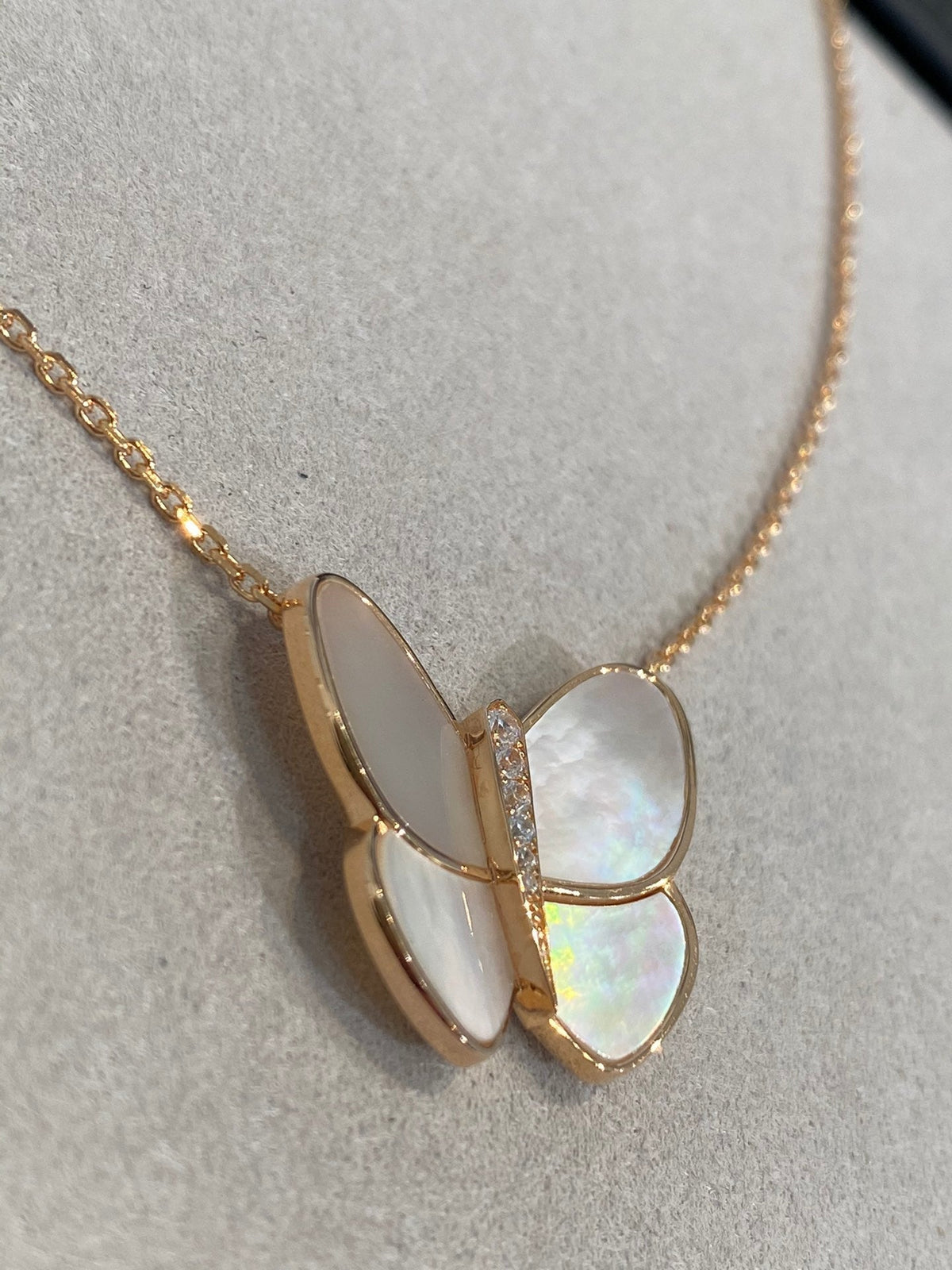 [Royal&Vicky]BUTTERFLY GOLD MOP DIAMOND NECKLACE
