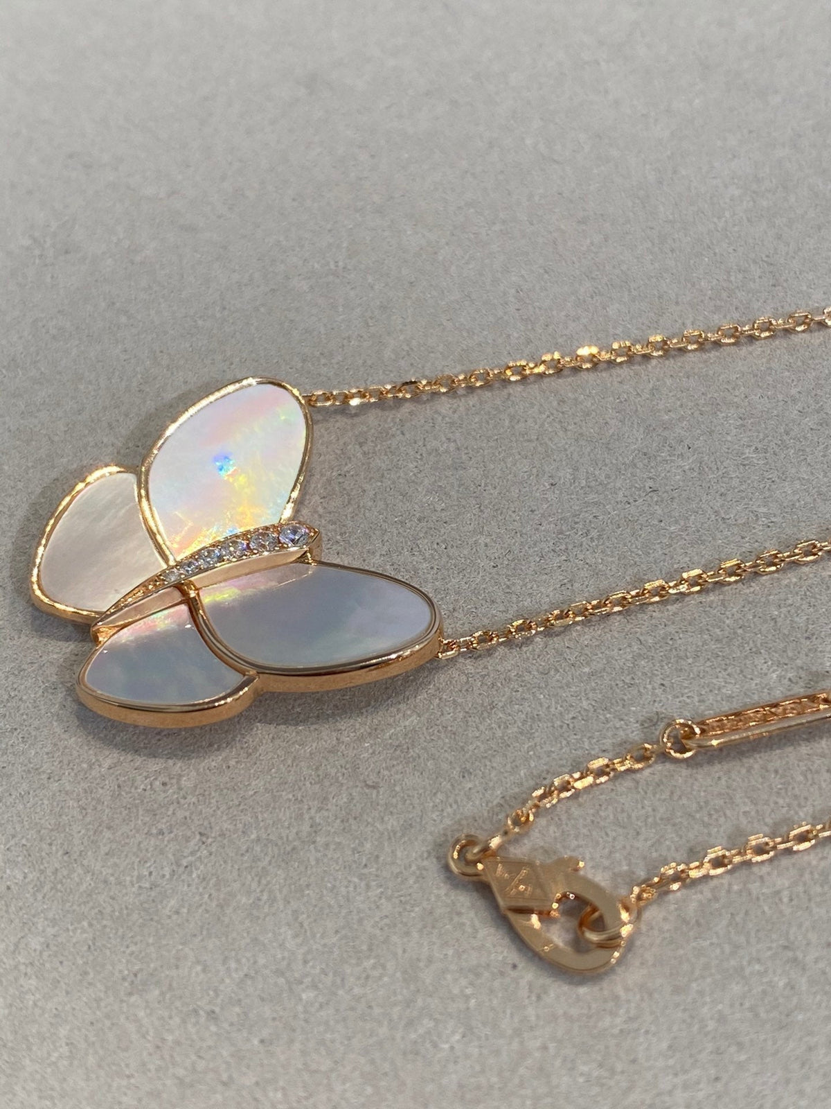 [Royal&Vicky]BUTTERFLY GOLD MOP DIAMOND NECKLACE