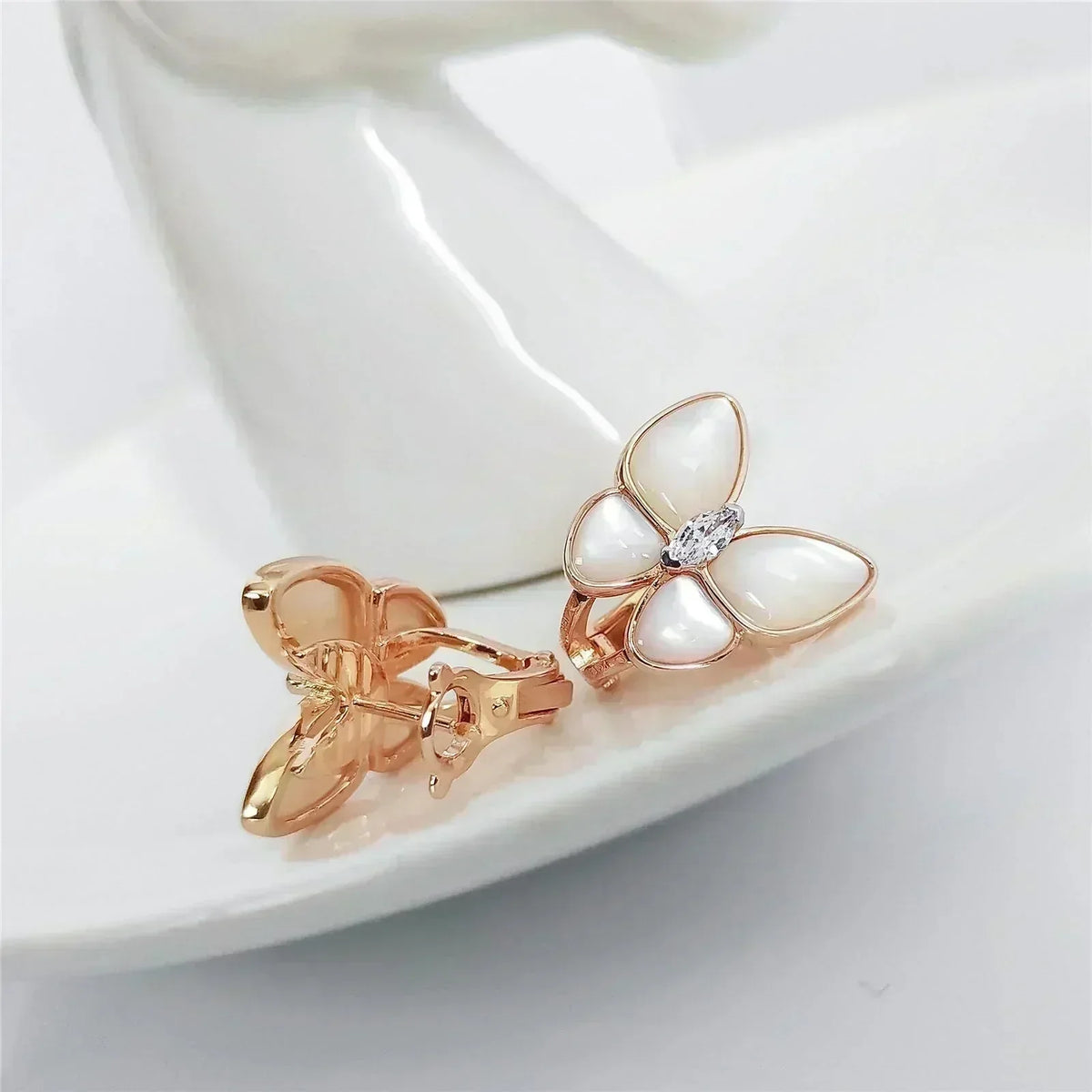 [Royal&Vicky]BUTTERFLY MOP DIAMOND EARRINGS