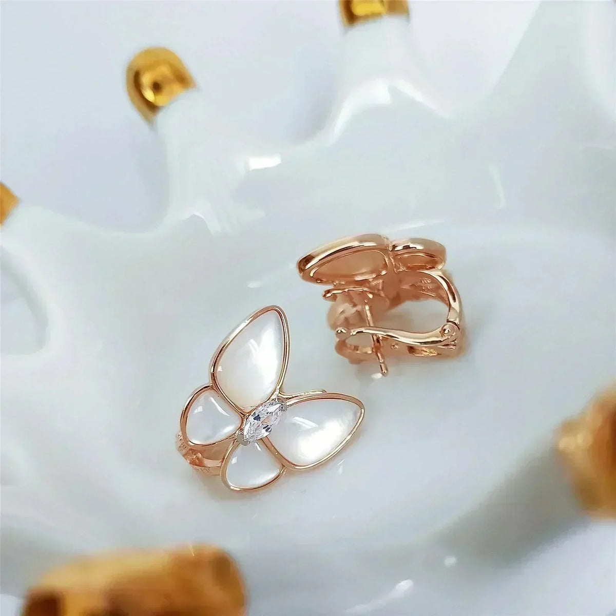[Royal&Vicky]BUTTERFLY MOP DIAMOND EARRINGS