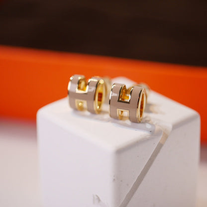 [Royal&Vicky]MINI POP H GOLD EARRINGS GREY