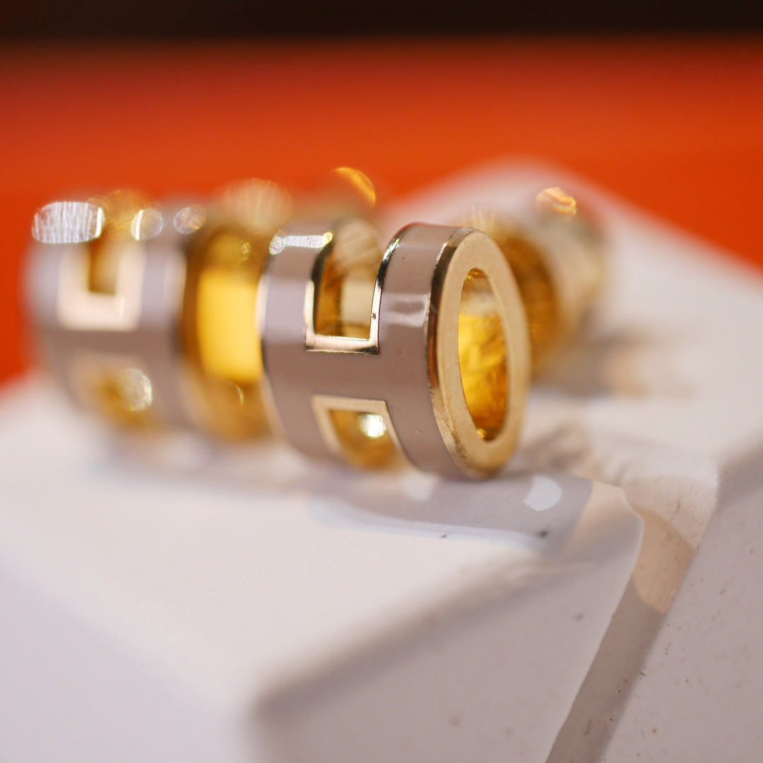 [Royal&Vicky]MINI POP H GOLD EARRINGS GREY