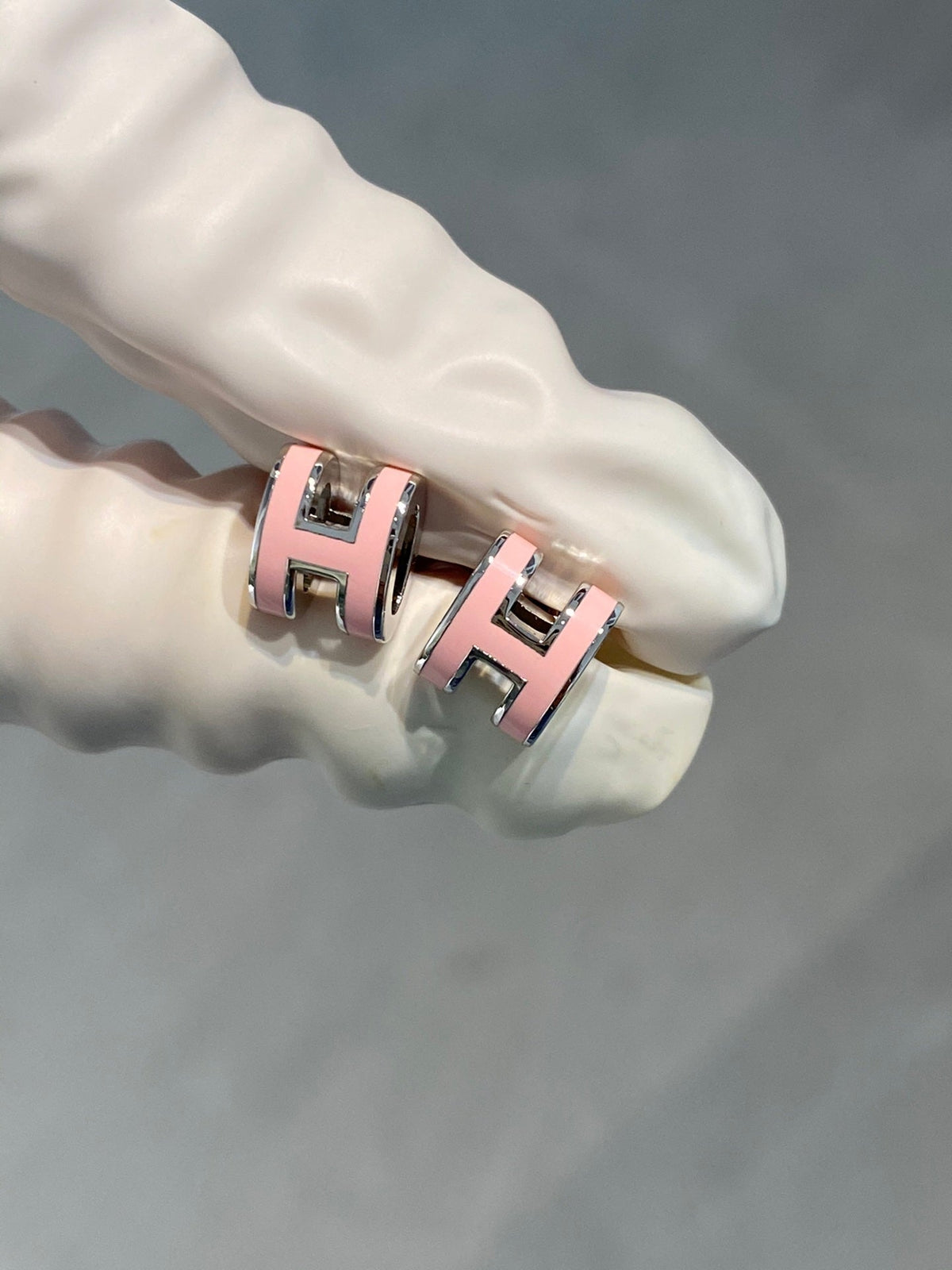 [Royal&Vicky]MINI POP H SILVER EARRINGS PINK