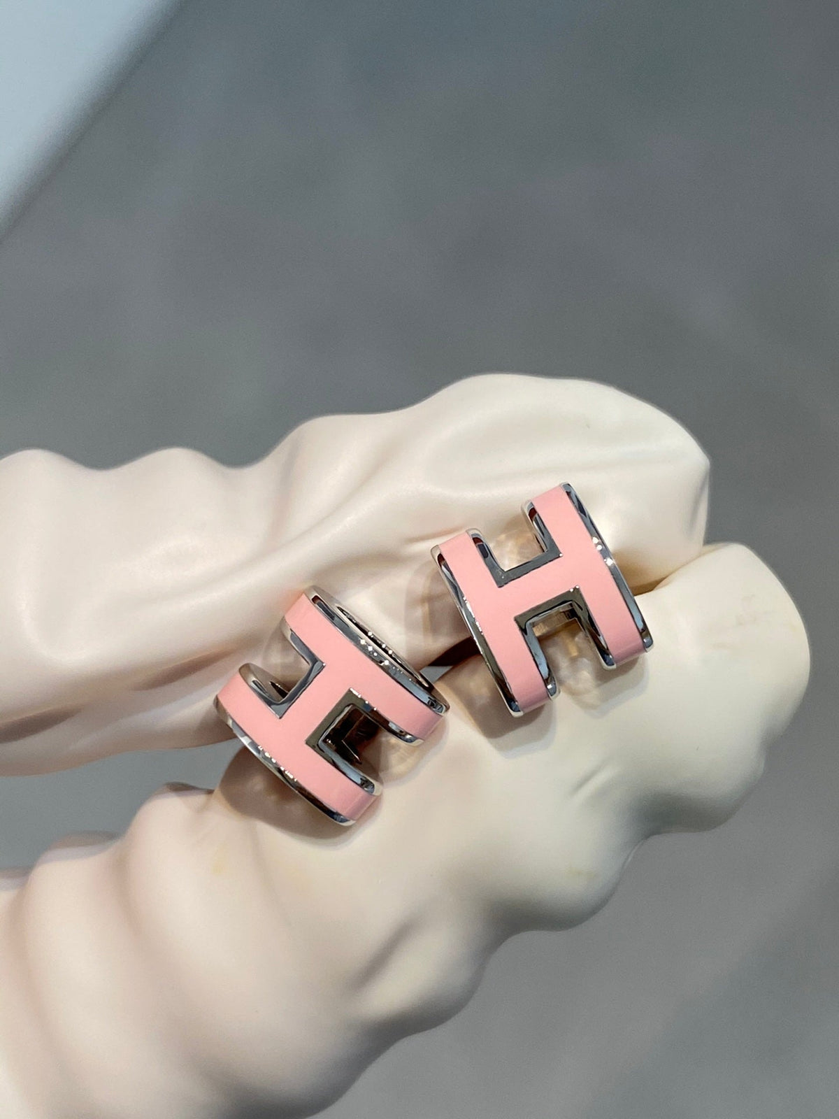 [Royal&Vicky]MINI POP H SILVER EARRINGS PINK