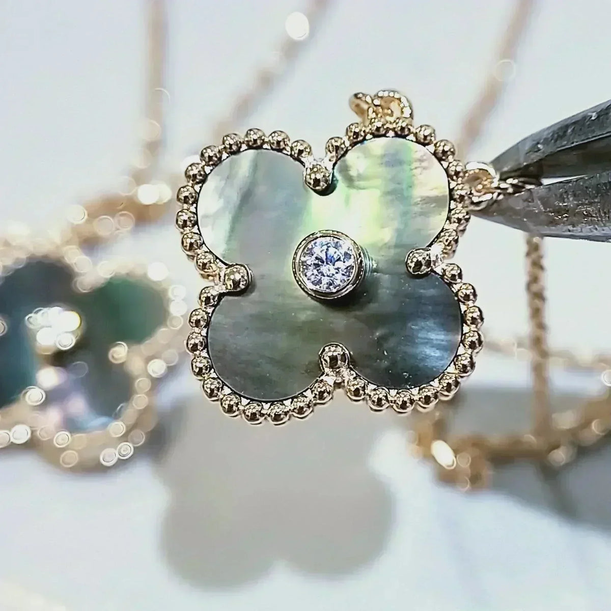 [Royal&Vicky]CLOVER 15MM DIAMOND AND MOTHER-OF-GREY NECKLACE