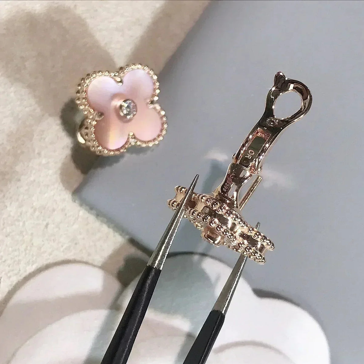 [Royal&Vicky]CLOVER MEDIUM 1 MOTIFS  PINK MOP DIAMOND EARRINGS