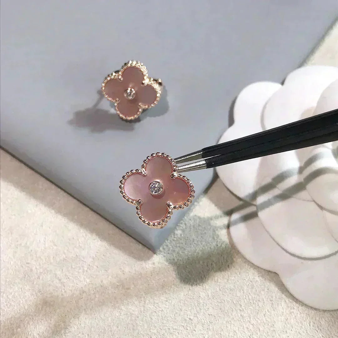 [Royal&Vicky]CLOVER MEDIUM 1 MOTIFS  PINK MOP DIAMOND EARRINGS