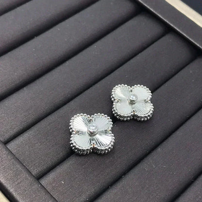 [Royal&Vicky]CLOVER MINI 9.5MM LASER EARRINGS