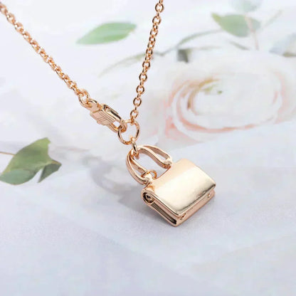 [Royal&Vicky]AMULETTE PEDANT ROSE GOLD NECKLACE