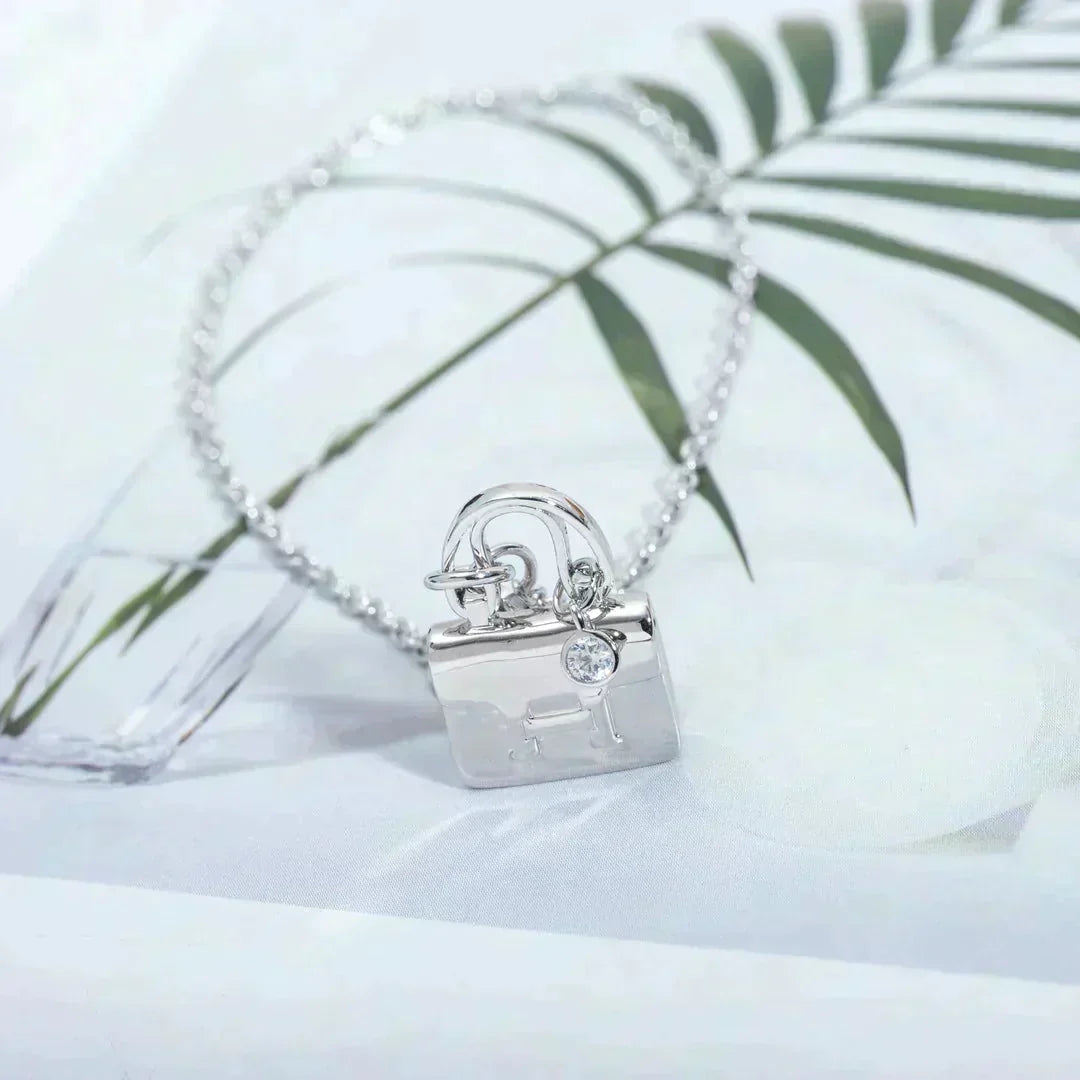 [Royal&Vicky]AMULETTE PEDANT SILVER NECKLACE