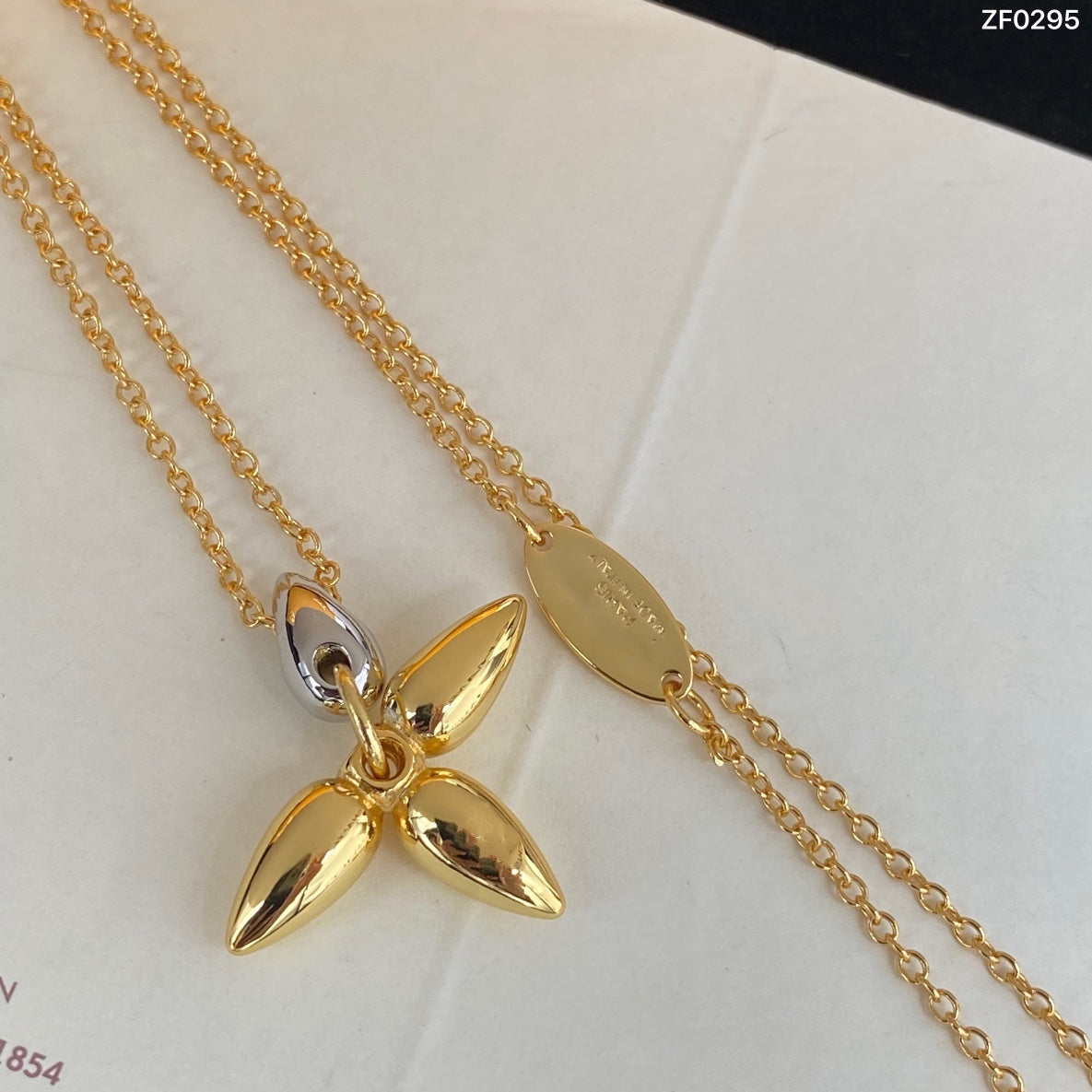 [Royal&Vicky]LOUISETTE PEDANT GOLD NECKLACE