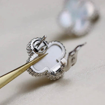 [Royal&Vicky]CLOVER MEDIUM 1 MOTIFS  WHITE MOP EARRINGS SILVER