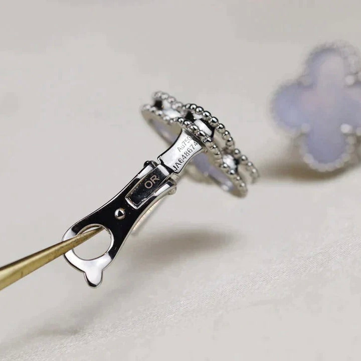 [Royal&Vicky]CLOVER MEDIUM 1 MOTIFS  WHITE MOP EARRINGS SILVER