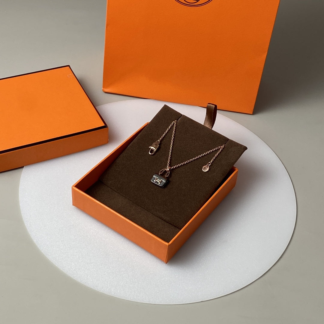 [Royal&Vicky]CONSTANCE BLACK PEDANT PINK GOLD NECKLACE