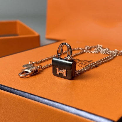 [Royal&Vicky]CONSTANCE BLACK PEDANT PINK GOLD NECKLACE