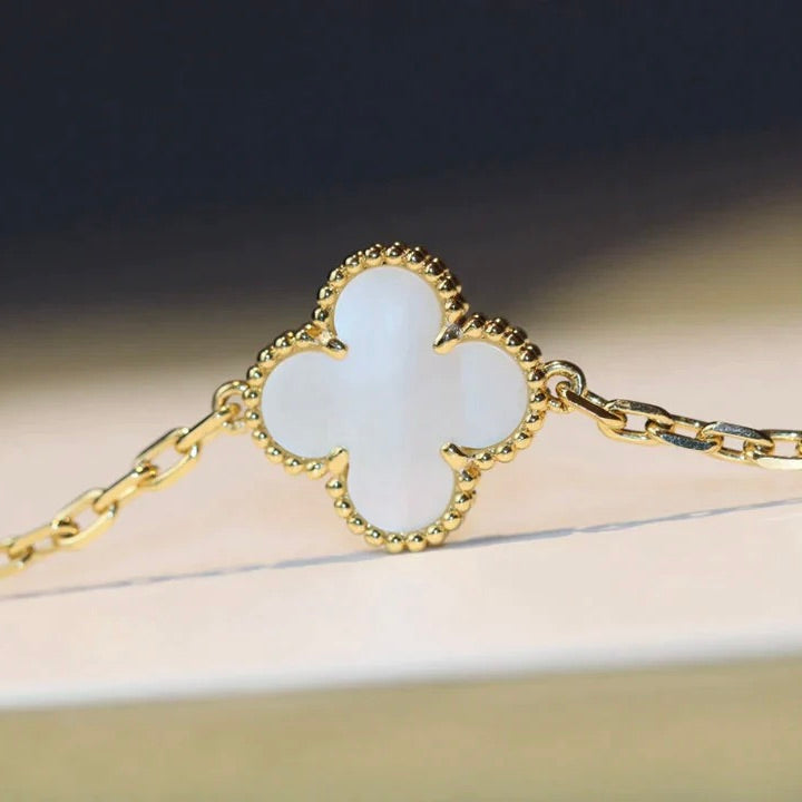 [Royal&Vicky]CLOVER 20 MOTIFS WHITE MOP NECKLACE