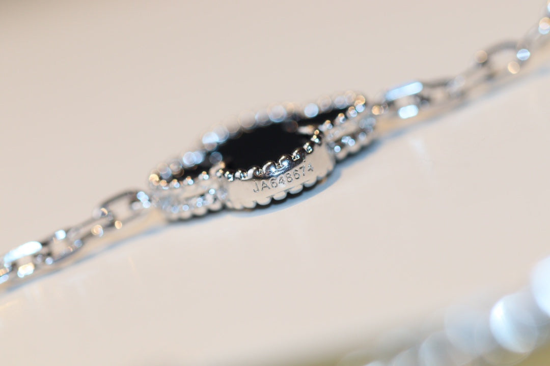 [Royal&Vicky]CLOVER 20 MOTIFS ONYX DIAMOND SILVER