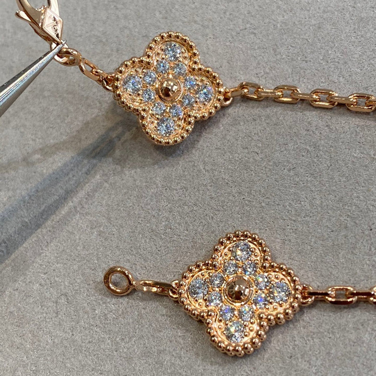 [Royal&Vicky]LUCKY CLOVER 5-MOTIF BRACELET - FULL-DIAMOND