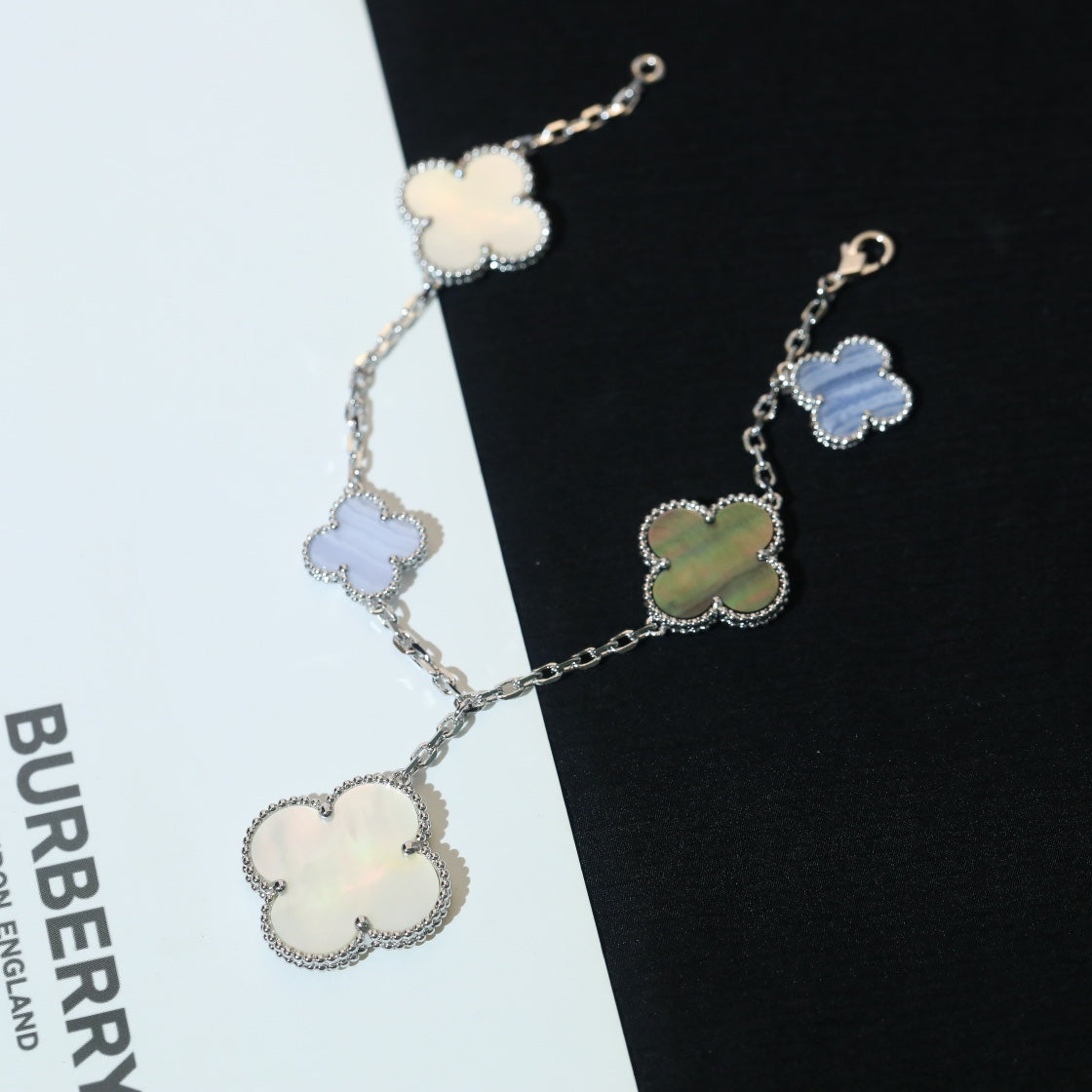 [Royal&Vicky]CLOVER BRACELET 5 MOTIFS MOP CHALCEDONY SILVER