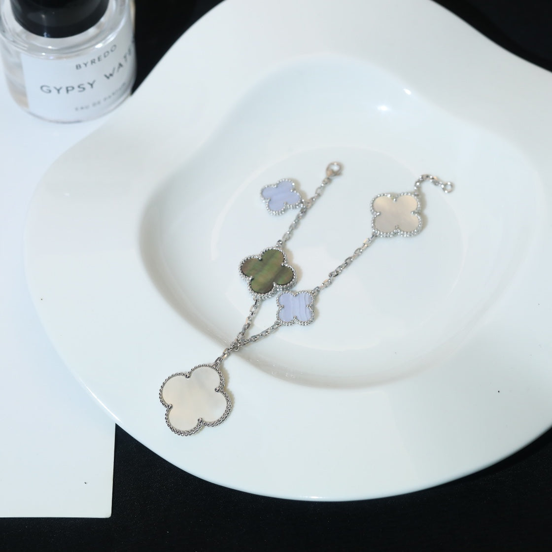 [Royal&Vicky]CLOVER BRACELET 5 MOTIFS MOP CHALCEDONY SILVER