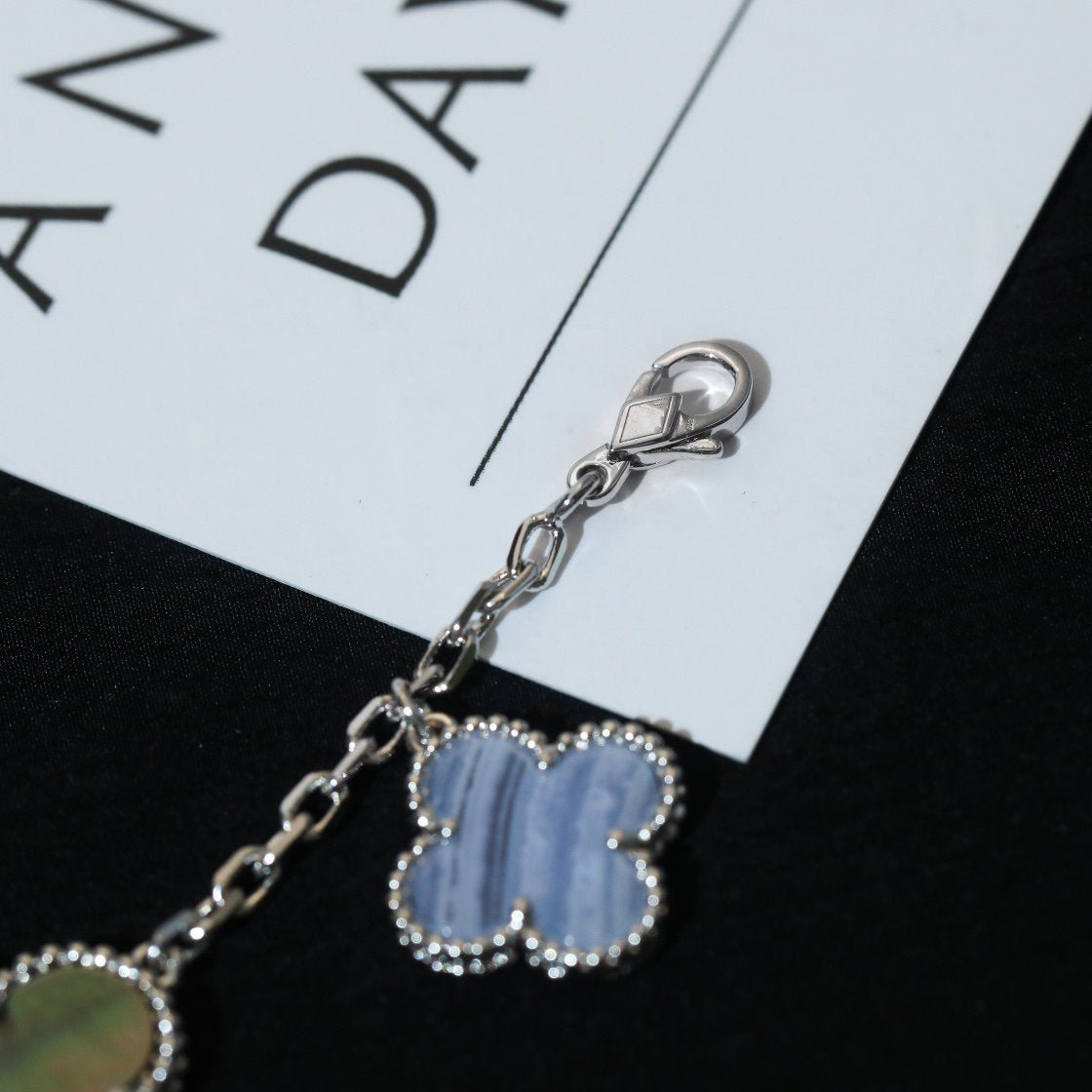 [Royal&Vicky]CLOVER BRACELET 5 MOTIFS MOP CHALCEDONY SILVER