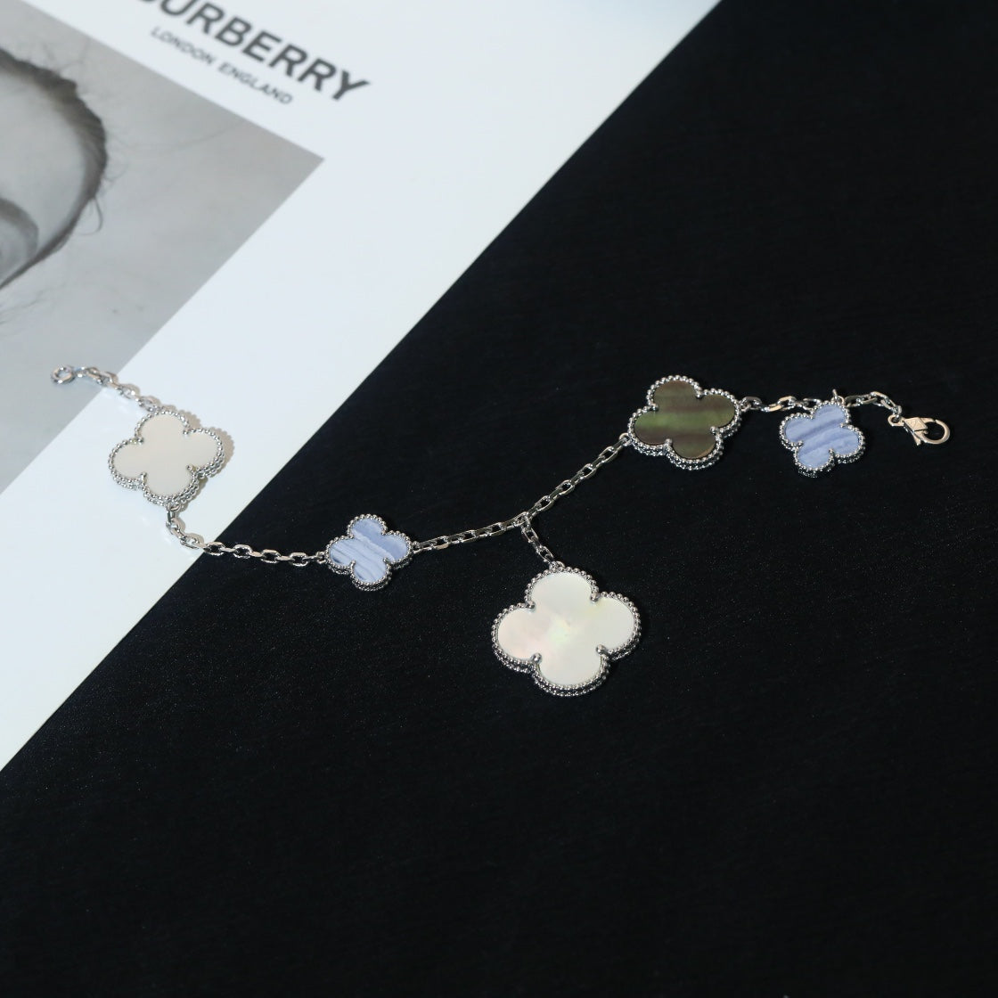 [Royal&Vicky]CLOVER BRACELET 5 MOTIFS MOP CHALCEDONY SILVER