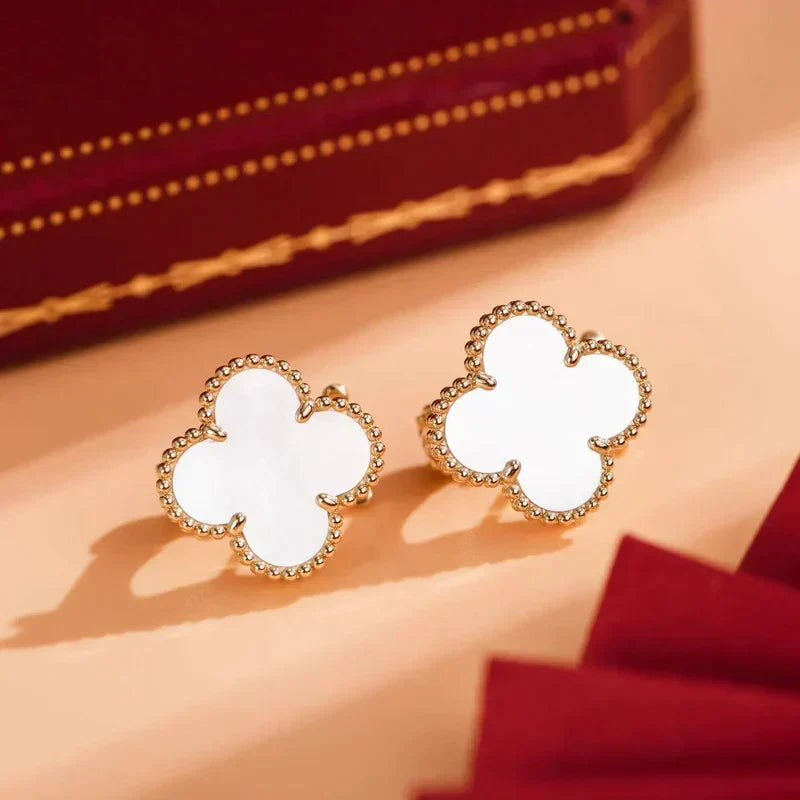 [Royal&Vicky]CLOVER MEDIUM 1 MOTIFS  WHITE MOP STUD EARRINGS