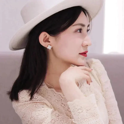 [Royal&Vicky]CLOVER MEDIUM 1 MOTIFS  WHITE MOP STUD EARRINGS