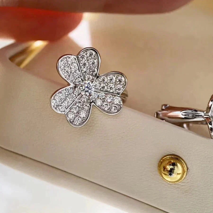 [Royal&Vicky]CLOVER COMOS DIAMOND EARRINGS SILVER