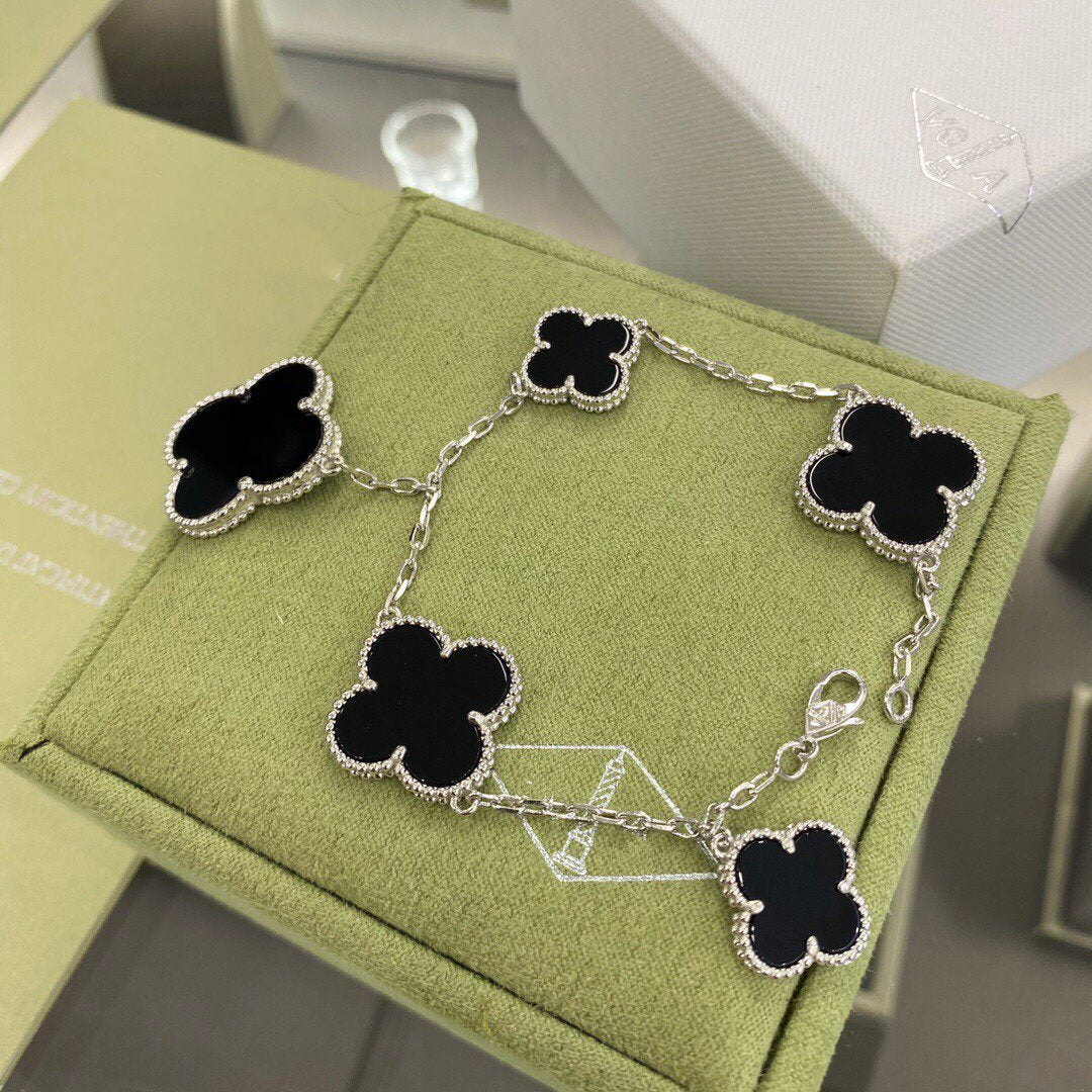 [Royal&Vicky]CLOVER 5 MOTIFS SIVLER ONYX BRACELET